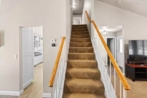 Entry Way - 2832 Belharbour Dr, Modesto, CA 95355 photo 9 of 15