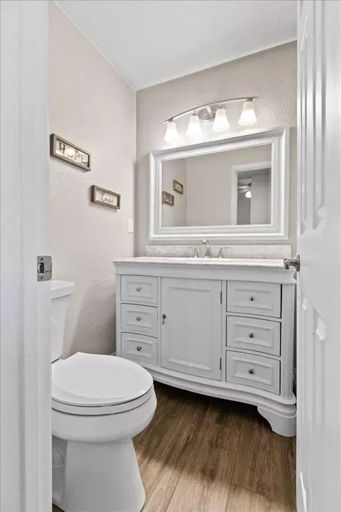 Bath - 2832 Belharbour Dr, Modesto, CA 95355 photo 4 of 12