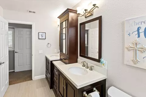 Bath - 2832 Belharbour Dr, Modesto, CA 95355 photo 10 of 12