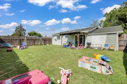 Exterior - 615 3rd St, Wheatland, CA 95692 photo 6 of 8