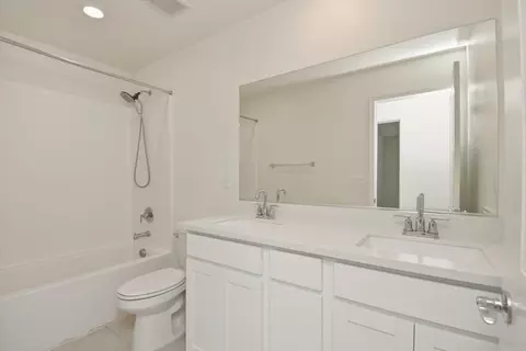 Bath - 2063 Baldwin Way, Olivehurst, CA 95961 photo 3 of 6