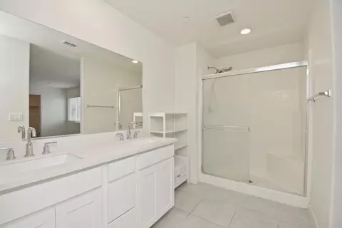 Bath - 2063 Baldwin Way, Olivehurst, CA 95961 photo 5 of 6