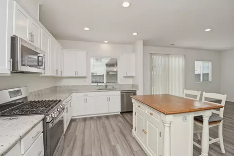 Kitchen - 2063 Baldwin Way, Olivehurst, CA 95961 photo 3 of 4