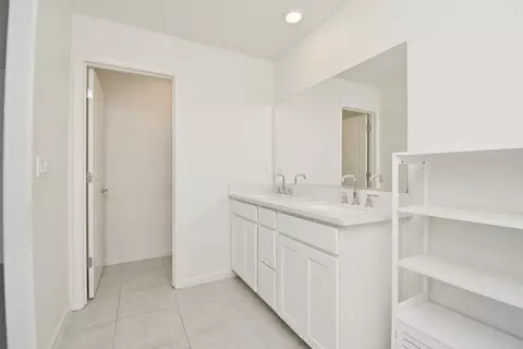 Bath - 2063 Baldwin Way, Olivehurst, CA 95961 photo 6 of 6