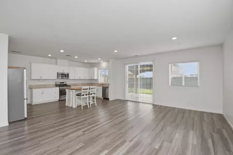 Living - 2063 Baldwin Way, Olivehurst, CA 95961 photo 2 of 4