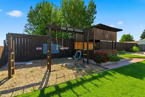 Exterior - 1242 Pauline Ave, Modesto, CA 95358 photo 10 of 12