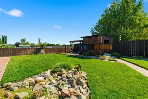 Exterior - 1242 Pauline Ave, Modesto, CA 95358 photo 7 of 12