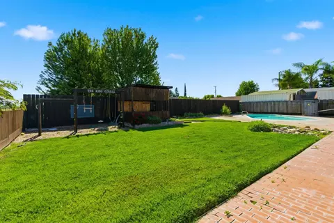 Exterior - 1242 Pauline Ave, Modesto, CA 95358 photo 8 of 12
