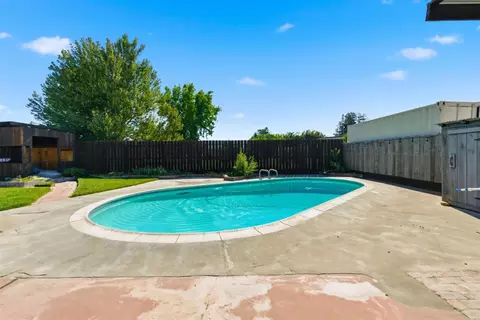 Exterior - 1242 Pauline Ave, Modesto, CA 95358 photo 5 of 12