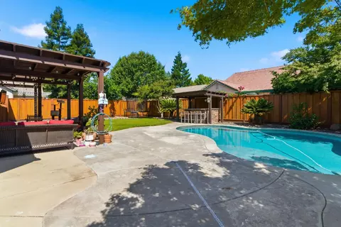 Exterior - 3617 Glencrest Dr, Modesto, CA 95355 photo 6 of 11