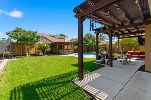 Exterior - 3617 Glencrest Dr, Modesto, CA 95355 photo 10 of 11