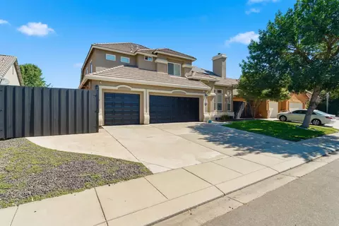 Exterior - 3617 Glencrest Dr, Modesto, CA 95355 photo 2 of 11