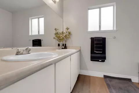 Bath - 625 Periwinkle Dr, Patterson, CA 95363 photo 2 of 2