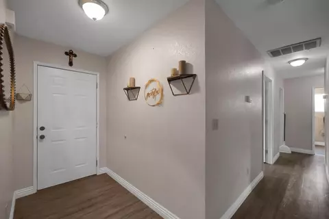 Entry Way - 625 Periwinkle Dr, Patterson, CA 95363 photo 1 of 1