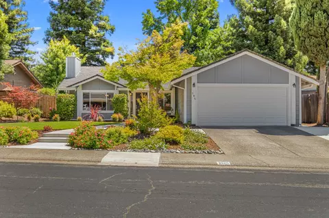 105 Snow Bar Ct, Folsom, CA 95630