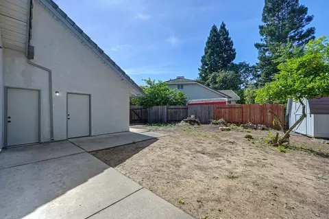 Exterior - 4124 Mindt Ct, Carmichael, CA 95608 photo 7 of 13
