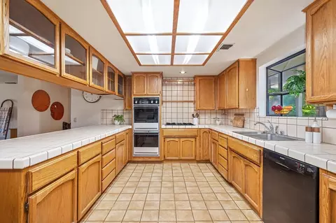 Kitchen - 4124 Mindt Ct, Carmichael, CA 95608 photo 7 of 7