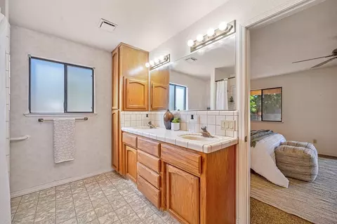 Bath - 4124 Mindt Ct, Carmichael, CA 95608 photo 4 of 5