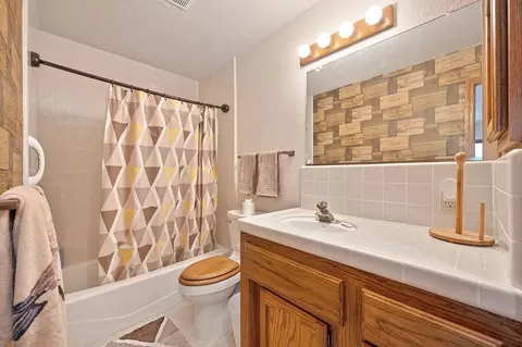 Bath - 4124 Mindt Ct, Carmichael, CA 95608 photo 5 of 5