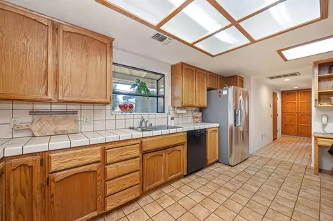 Kitchen - 4124 Mindt Ct, Carmichael, CA 95608 photo 5 of 7
