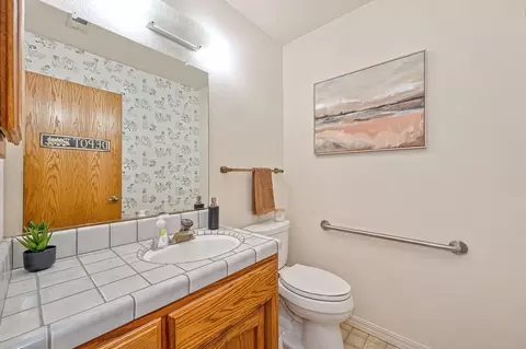 Bath - 4124 Mindt Ct, Carmichael, CA 95608 photo 2 of 5