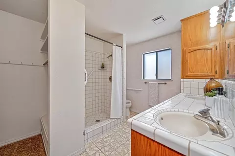 Bath - 4124 Mindt Ct, Carmichael, CA 95608 photo 3 of 5