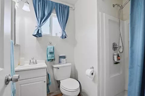 Bath - 1885 15th St, Olivehurst, CA 95961 photo 3 of 3