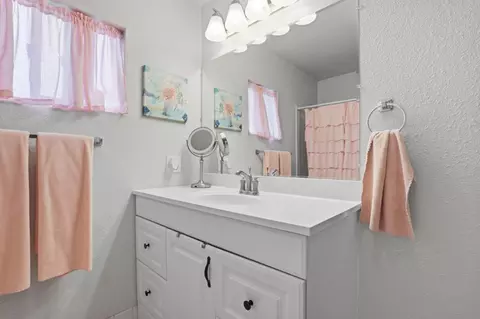 Bath - 1885 15th St, Olivehurst, CA 95961 photo 1 of 3