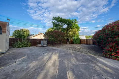 Exterior - 601 N 4th St, Patterson, CA 95363 photo 11 of 13