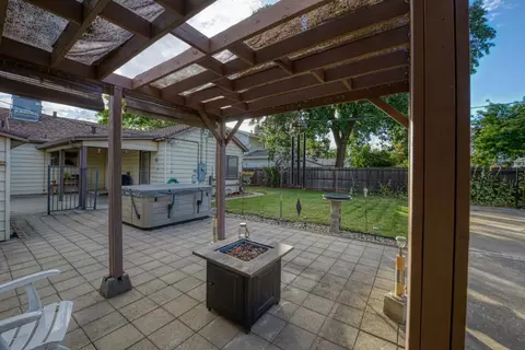 Exterior - 601 N 4th St, Patterson, CA 95363 photo 8 of 13