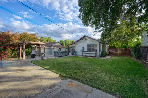 Exterior - 601 N 4th St, Patterson, CA 95363 photo 10 of 13