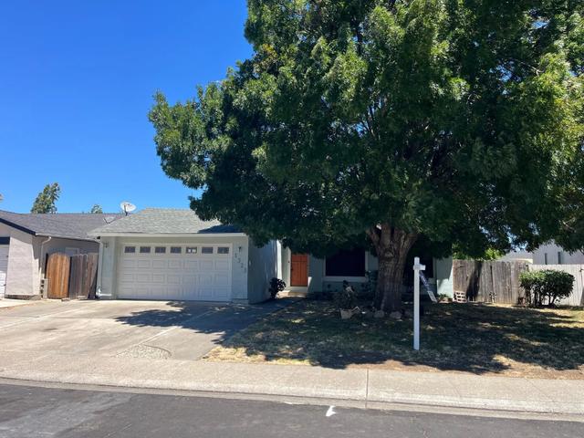 1323 Rusher St, Tracy, CA 95376
