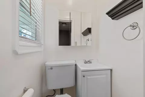 Bath - 1434 Parker Ave, Tracy, CA 95376 photo 2 of 2