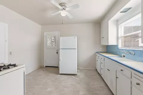 Kitchen - 1434 Parker Ave, Tracy, CA 95376 photo 3 of 5