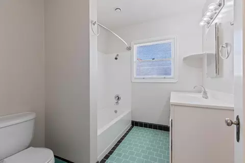 Bath - 1434 Parker Ave, Tracy, CA 95376 photo 1 of 2