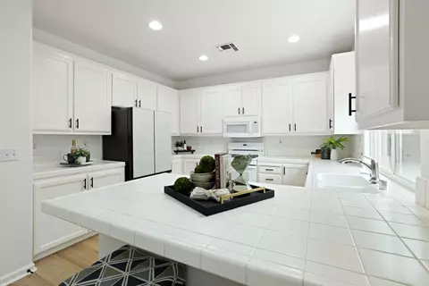 Kitchen - 1883 Oswego Ct, Tracy, CA 95304 photo 3 of 4