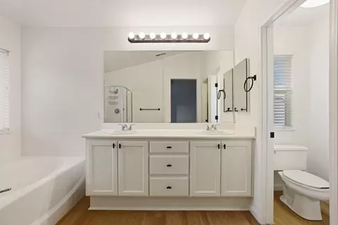 Bath - 1883 Oswego Ct, Tracy, CA 95304 photo 4 of 6