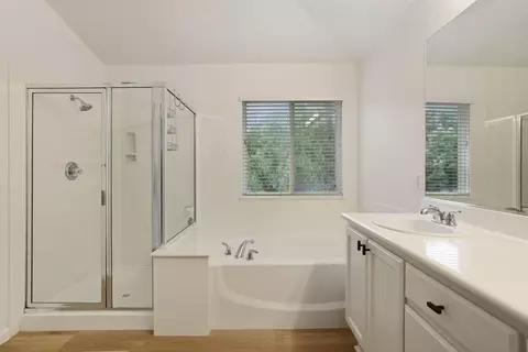 Bath - 1883 Oswego Ct, Tracy, CA 95304 photo 3 of 6