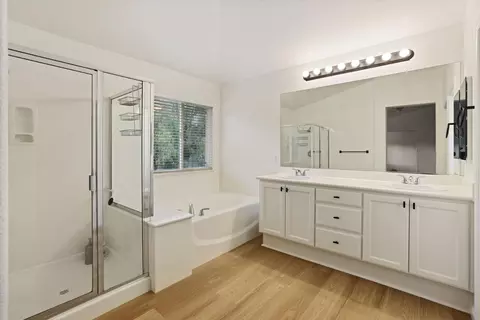 Bath - 1883 Oswego Ct, Tracy, CA 95304 photo 2 of 6