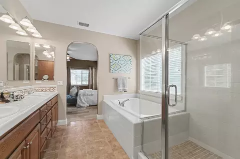 Bath - 1223 E Springer Dr, Turlock, CA 95382 photo 2 of 4