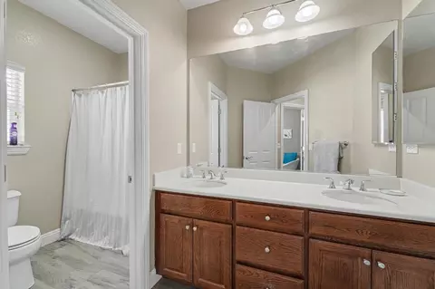 Bath - 1223 E Springer Dr, Turlock, CA 95382 photo 3 of 4