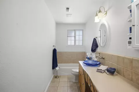 Bath - 1070 Georgetown Ave, Turlock, CA 95382 photo 1 of 2