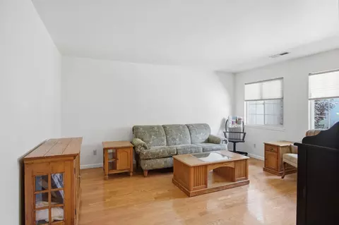 Living - 1070 Georgetown Ave, Turlock, CA 95382 photo 1 of 1