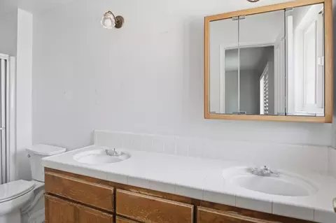 Bath - 1070 Georgetown Ave, Turlock, CA 95382 photo 2 of 2