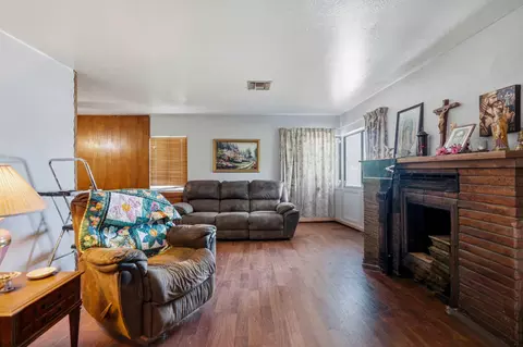 Living - 2201 Vivian Rd, Modesto, CA 95358 photo 2 of 2