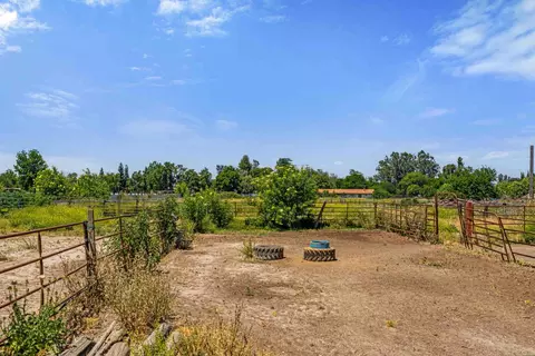 Exterior - 2201 Vivian Rd, Modesto, CA 95358 photo 9 of 11