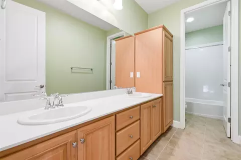 Bath - 1472 Bicker Cir, Folsom, CA 95630 photo 4 of 6