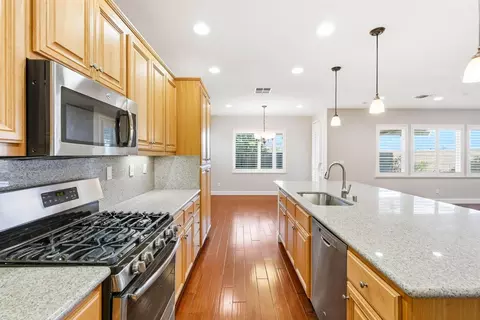 Kitchen - 1472 Bicker Cir, Folsom, CA 95630 photo 3 of 4