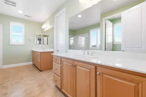 Bath - 1472 Bicker Cir, Folsom, CA 95630 photo 1 of 6