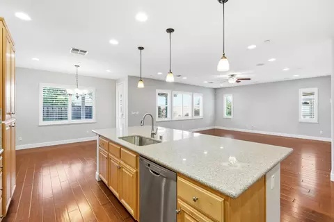 Living - 1472 Bicker Cir, Folsom, CA 95630 photo 6 of 6